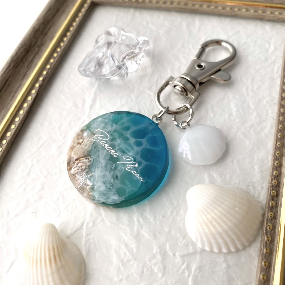 ハンドメイド☆レジン チャーム キーホルダー海 水面模様 貝殻 ハンドメイド☆レジン チャーム キーホルダー海 水面模様 貝殻