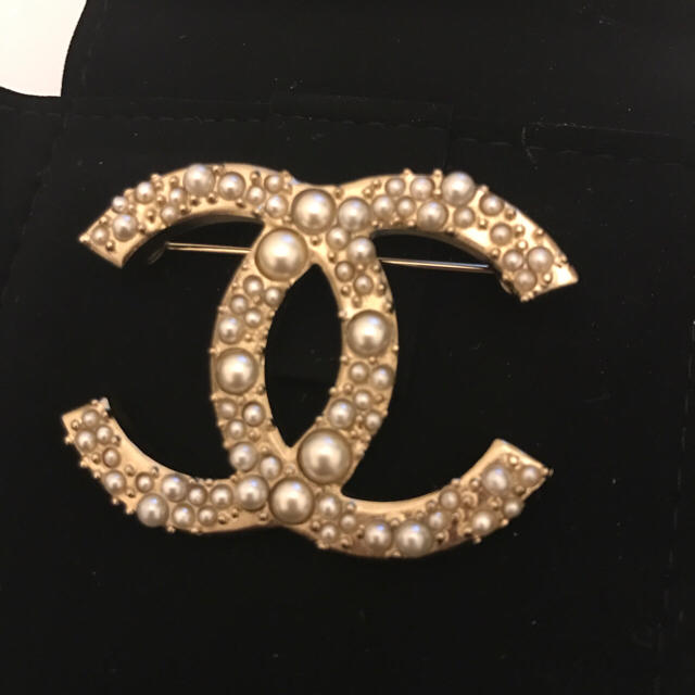 CHANEL(シャネル)の新品♡CHANELブローチ レディースのアクセサリー(ブローチ/コサージュ)の商品写真