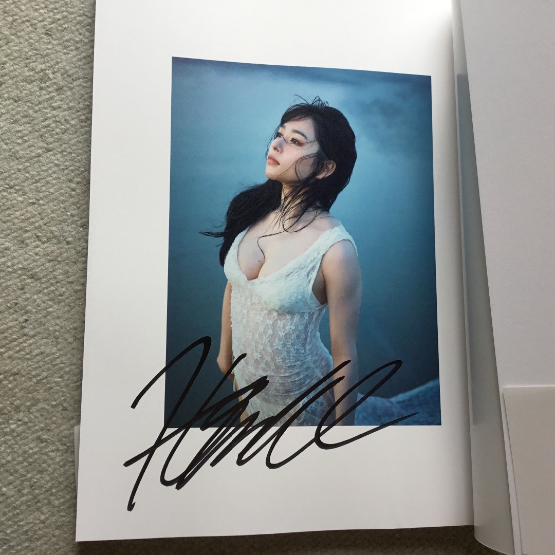 桜井日奈子 10周年記念写真集 鴇色 サイン入り+イベント限定 桜井日奈子 10周年記念写真集 鴇色 サイン入り+イベント限定