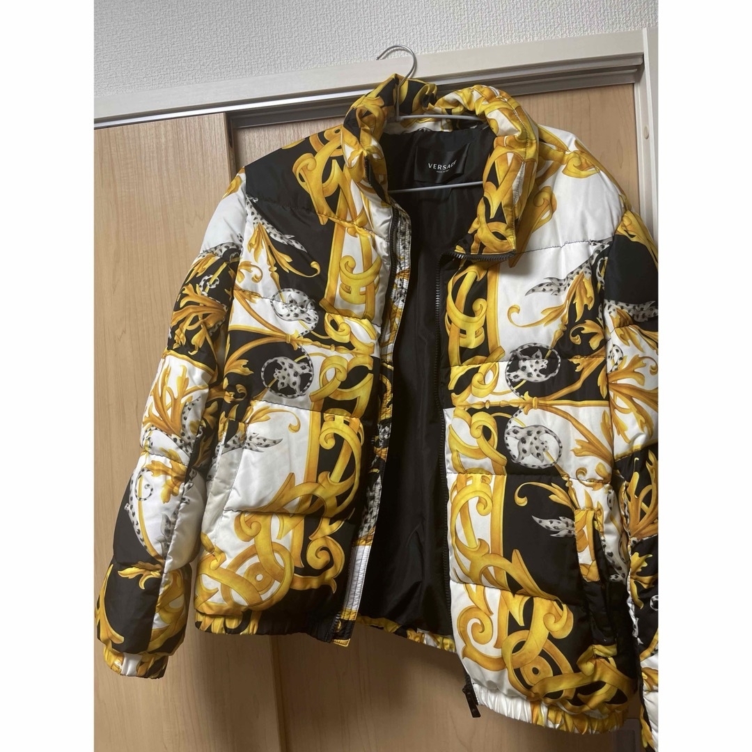 VERSACE - 最終値下げ🧥VERSACEダウンジャケットバロック柄の VERSACE - 最終値下げ🧥VERSACEダウンジャケットバロック柄の