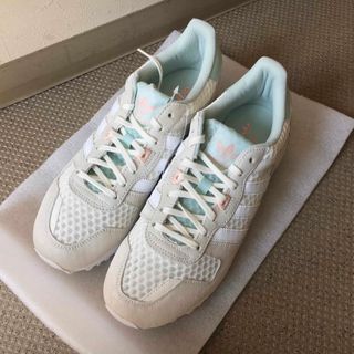 adidas(ホワイト/白色系)のフリマアイテム一覧 adidas(ホワイト/白色系)のフリマアイテム一覧