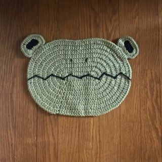 ハンドメイド カエルのマルチマット(グリーン系)②(インテリア雑貨)