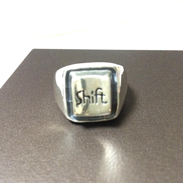 silver925 リング 17号 キーボードShiftキー型 メンズのアクセサリー(リング(指輪))の商品写真