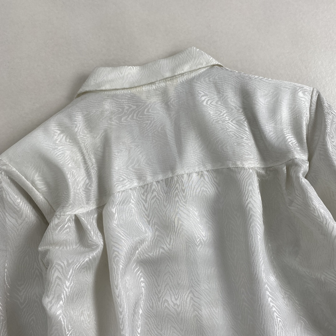 VINTAGE - ヴィンテージ ブラウス 総柄 金ボタン レトロ 白 VINTAGE - ヴィンテージ ブラウス 総柄 金ボタン レトロ 白