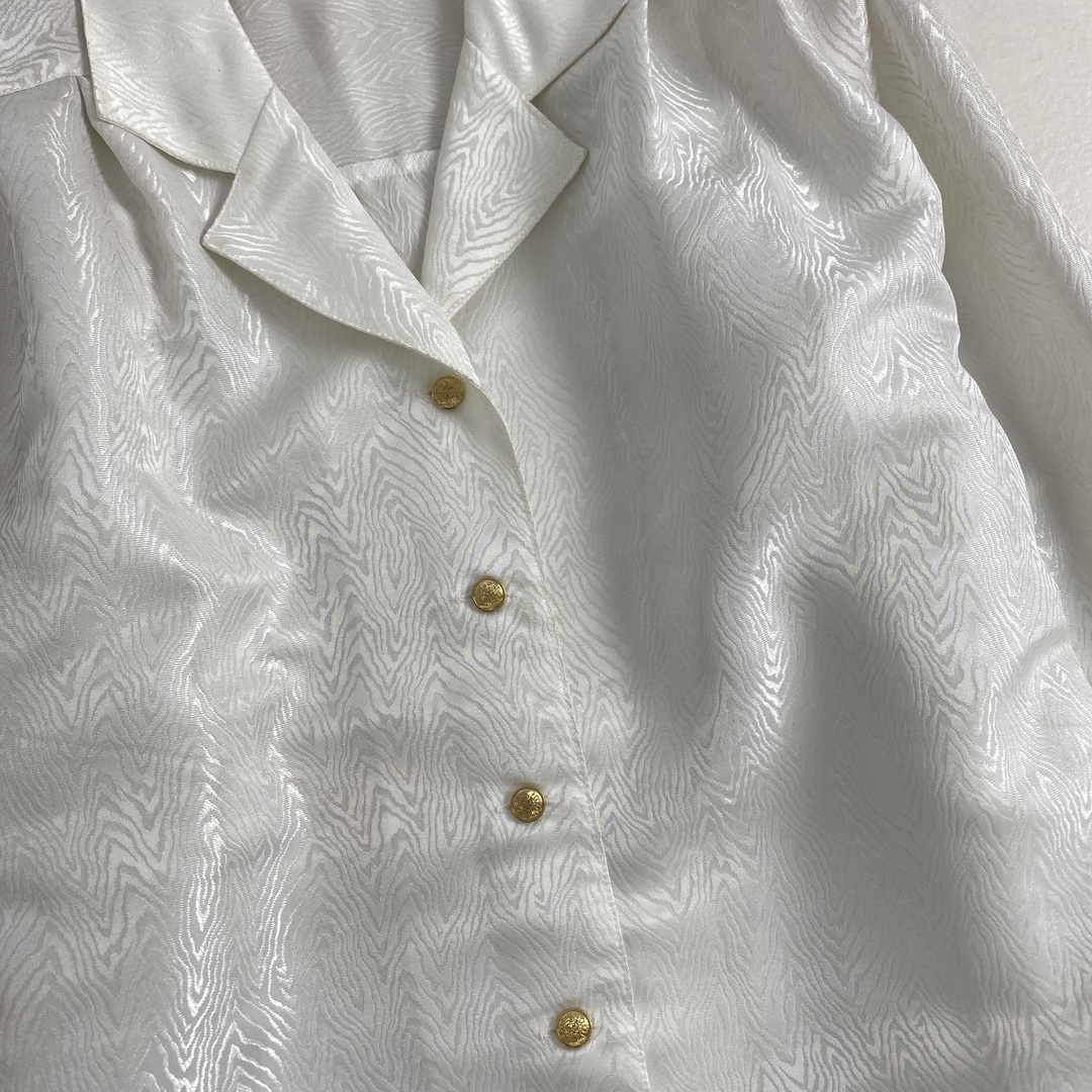 VINTAGE - ヴィンテージ ブラウス 総柄 金ボタン レトロ 白 VINTAGE - ヴィンテージ ブラウス 総柄 金ボタン レトロ 白