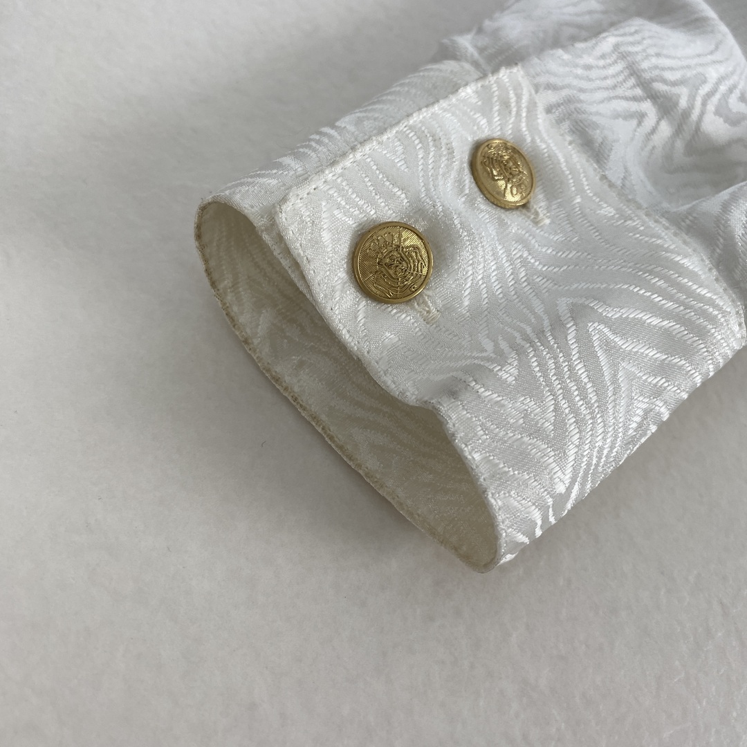VINTAGE - ヴィンテージ ブラウス 総柄 金ボタン レトロ 白 VINTAGE - ヴィンテージ ブラウス 総柄 金ボタン レトロ 白