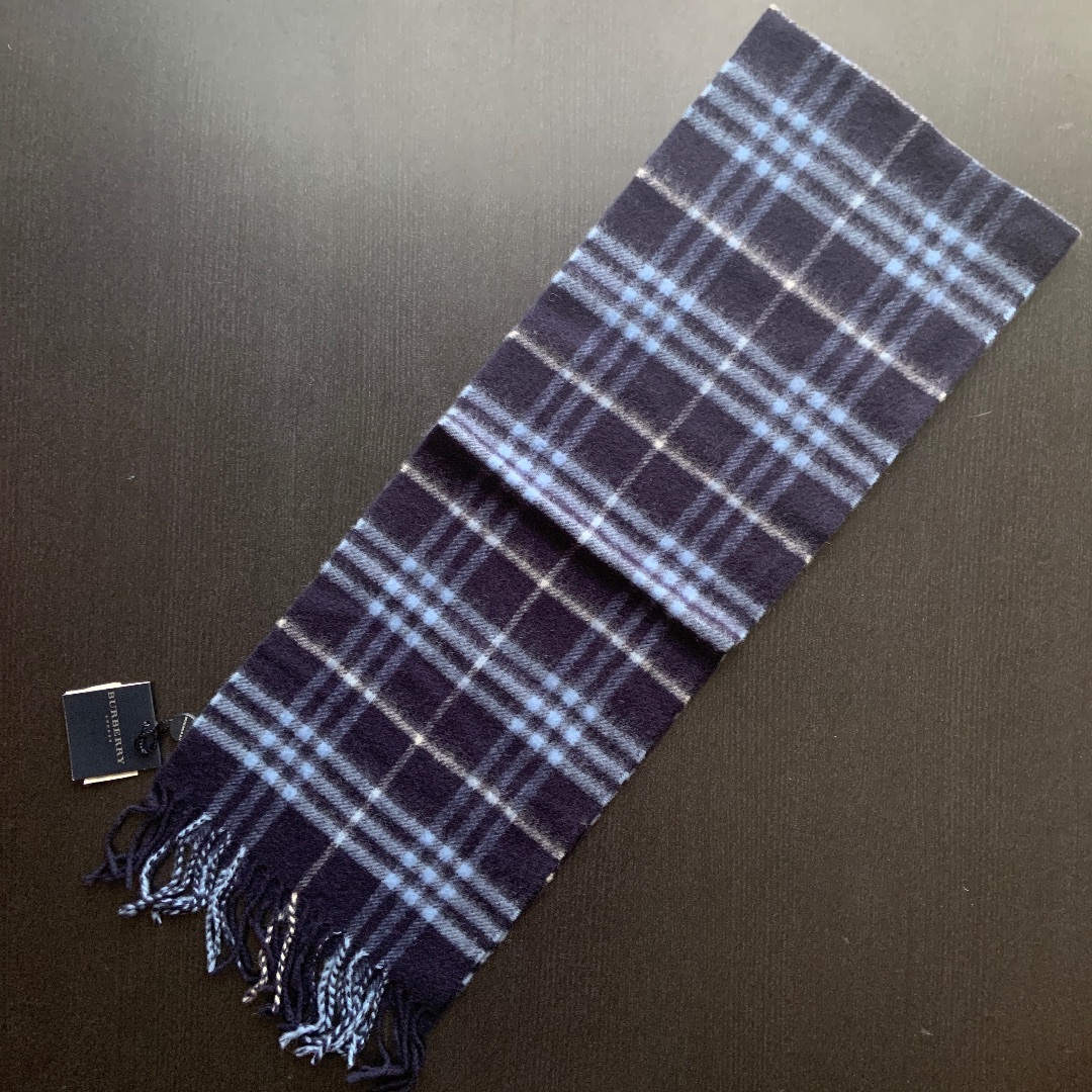 BURBERRY - 新品タグ付き BURBERRY 100% ラムウール マフラー BURBERRY - 新品タグ付き BURBERRY 100% ラムウール マフラー