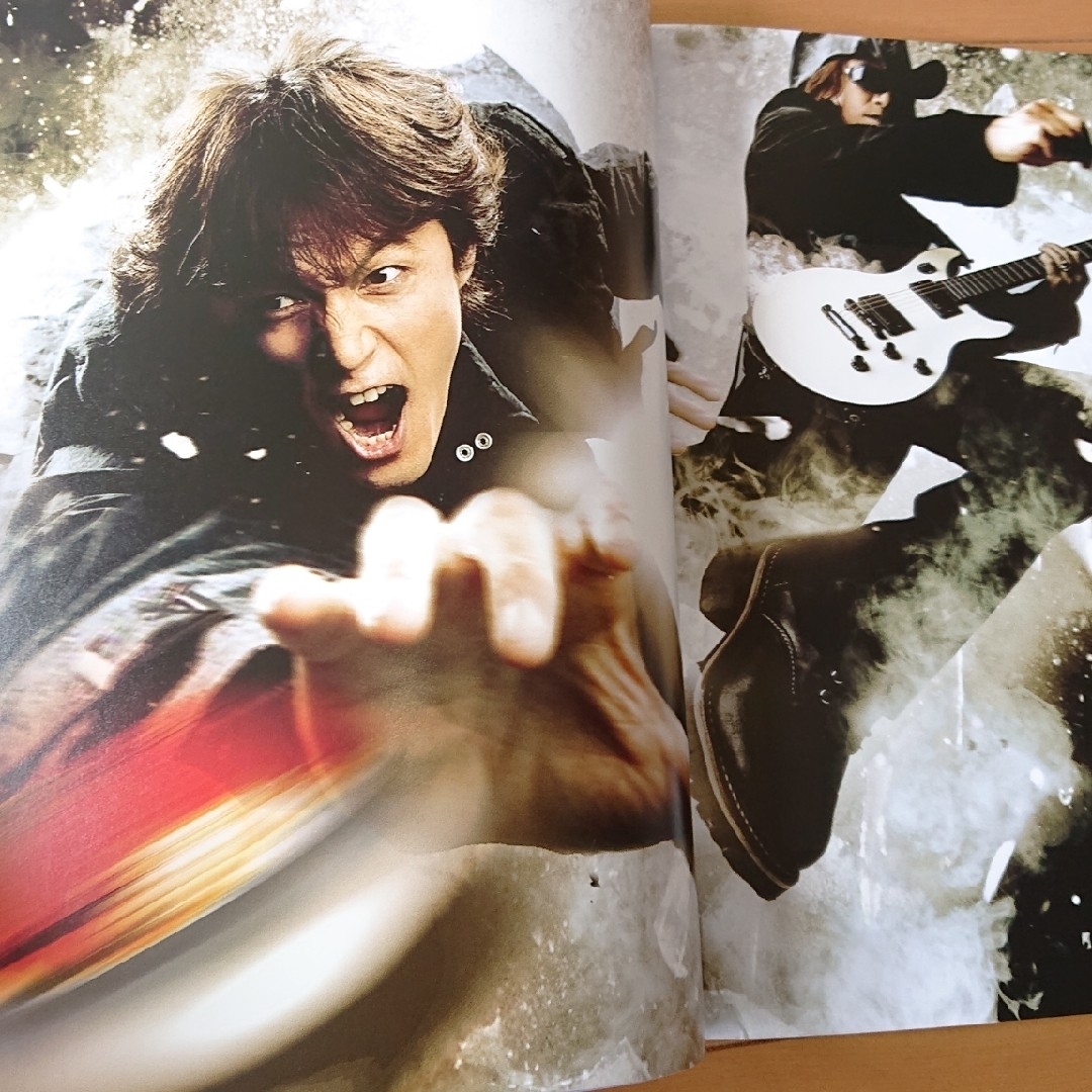B'z - B'z LIVE-GYM 2008 ACTION パンフレットの通販 by ひらり B'z - B'z LIVE-GYM 2008 ACTION パンフレットの通販 by ひらり
