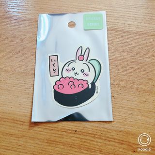 チイカワ(ちいかわ)のちいかわ ちいかわ寿司 スマホに貼れるサイズのステッカー（うさぎ いくら）　2枚(シール)