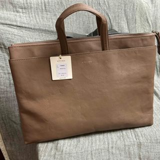 ultima TOKYO - ウルティマトーキョー ☆ レザー サコッシュ 薄 ultima TOKYO - ウルティマトーキョー ☆ レザー サコッシュ 薄