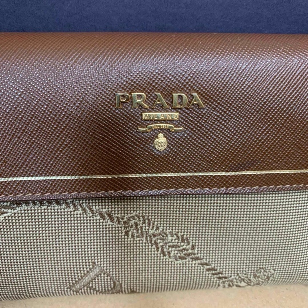 PRADA プラダ 財布 茶色 ブラウン 箱付き 札 小銭 カード 3つ折り PRADA プラダ 財布 茶色 ブラウン 箱付き 札 小銭 カード 3つ折り