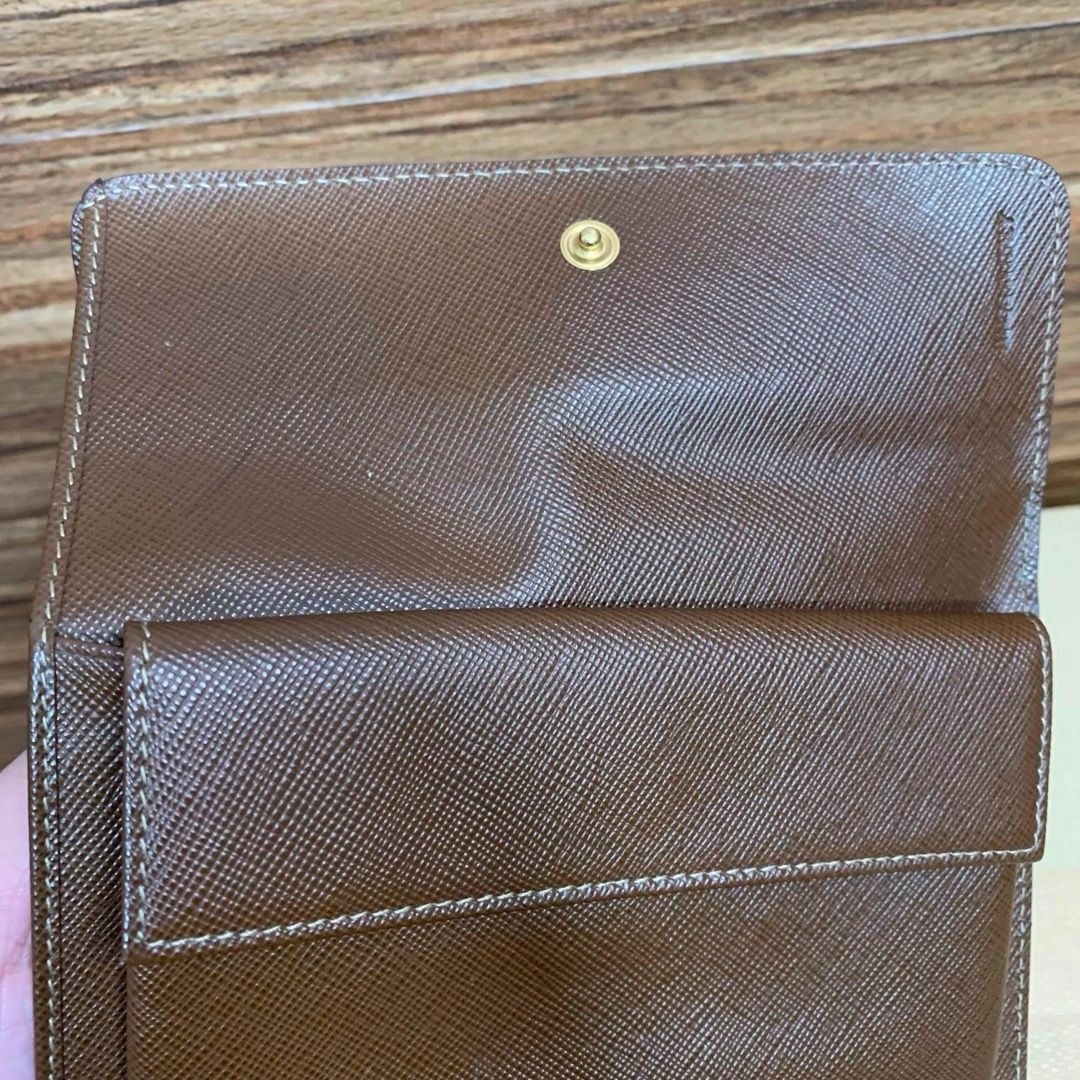 PRADA プラダ 財布 茶色 ブラウン 箱付き 札 小銭 カード 3つ折り PRADA プラダ 財布 茶色 ブラウン 箱付き 札 小銭 カード 3つ折り