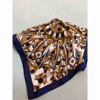 Tory Burch(バンダナ/スカーフ)のフリマアイテム一覧 Tory Burch(バンダナ/スカーフ)のフリマアイテム一覧