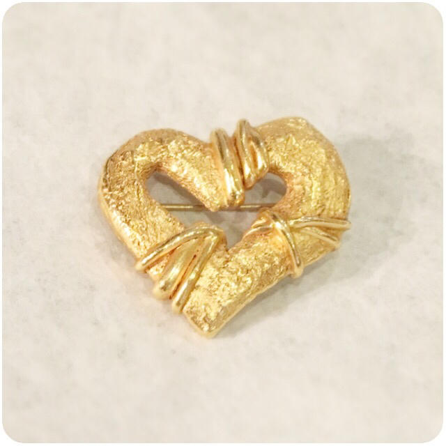 Christian Lacroix(クリスチャンラクロワ)の✔️Vintage brooch christian Lacroix heart レディースのアクセサリー(ブローチ/コサージュ)の商品写真