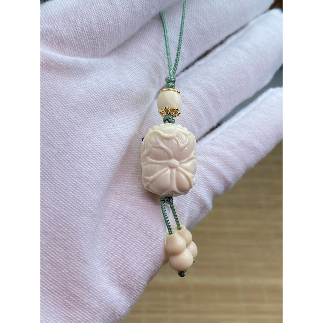天然マンモス牙美しい手作り彫刻 象の赤ちゃん キーホルダー 天然マンモス牙美しい手作り彫刻 象の赤ちゃん キーホルダー