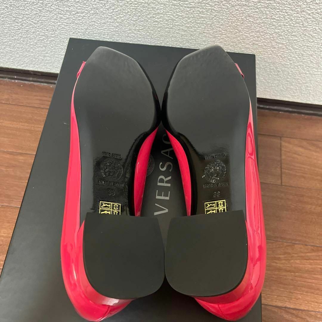 VERSACE - 新品未使用品 ヴェルサーチ パンプス ピンク 25cm 38 VERSACE - 新品未使用品 ヴェルサーチ パンプス ピンク 25cm 38