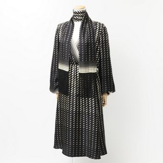 GUCCI(シルク ・ ひざ丈ワンピース)のフリマアイテム一覧 GUCCI(シルク ・ ひざ丈ワンピース)のフリマアイテム一覧