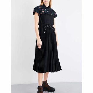 sacai - 入手困難☆sacaiサカイ☆コレクションラインフローラル sacai - 入手困難☆sacaiサカイ☆コレクションラインフローラル