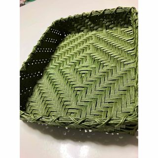 網代編みの小物入れ（モスグリーン）