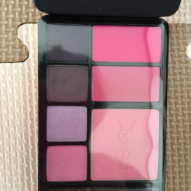 Yves Saint Laurent Beaute(イヴサンローランボーテ)のyves saint laurent☆メイクパレット コスメ/美容のキット/セット(コフレ/メイクアップセット)の商品写真