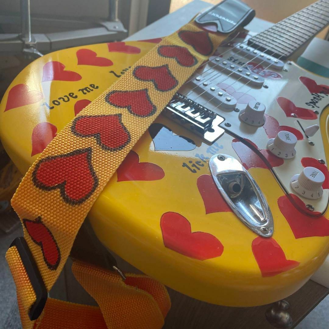 FERNANDES hideモデル再現カラー イエローハート エレキギターの FERNANDES hideモデル再現カラー イエローハート エレキギターの