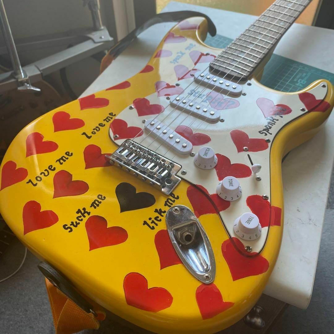 FERNANDES hideモデル再現カラー イエローハート エレキギターの FERNANDES hideモデル再現カラー イエローハート エレキギターの