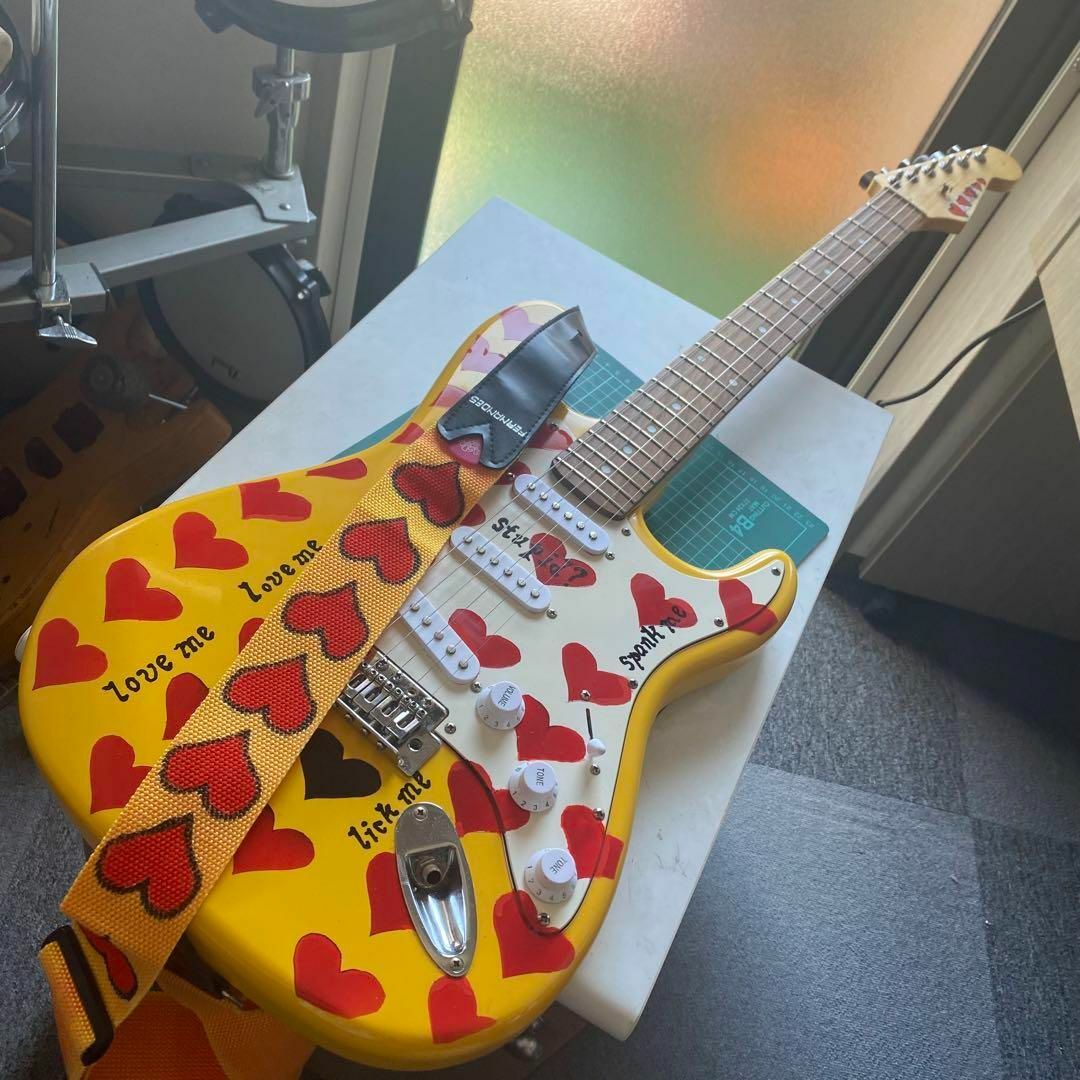 FERNANDES hideモデル再現カラー イエローハート エレキギターの FERNANDES hideモデル再現カラー イエローハート エレキギターの