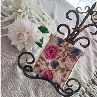 インド刺繍リボン　バネ口金ポーチ　小物入れ(ポーチ)
