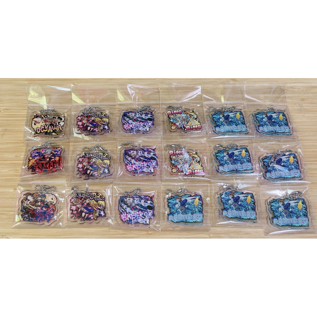 ✔︎18点モンストドンキホーテ 限定コラボアクリルキーホルダーグラフィティデザイン エンタメ/ホビーのおもちゃ/ぬいぐるみ(キャラクターグッズ)の商品写真