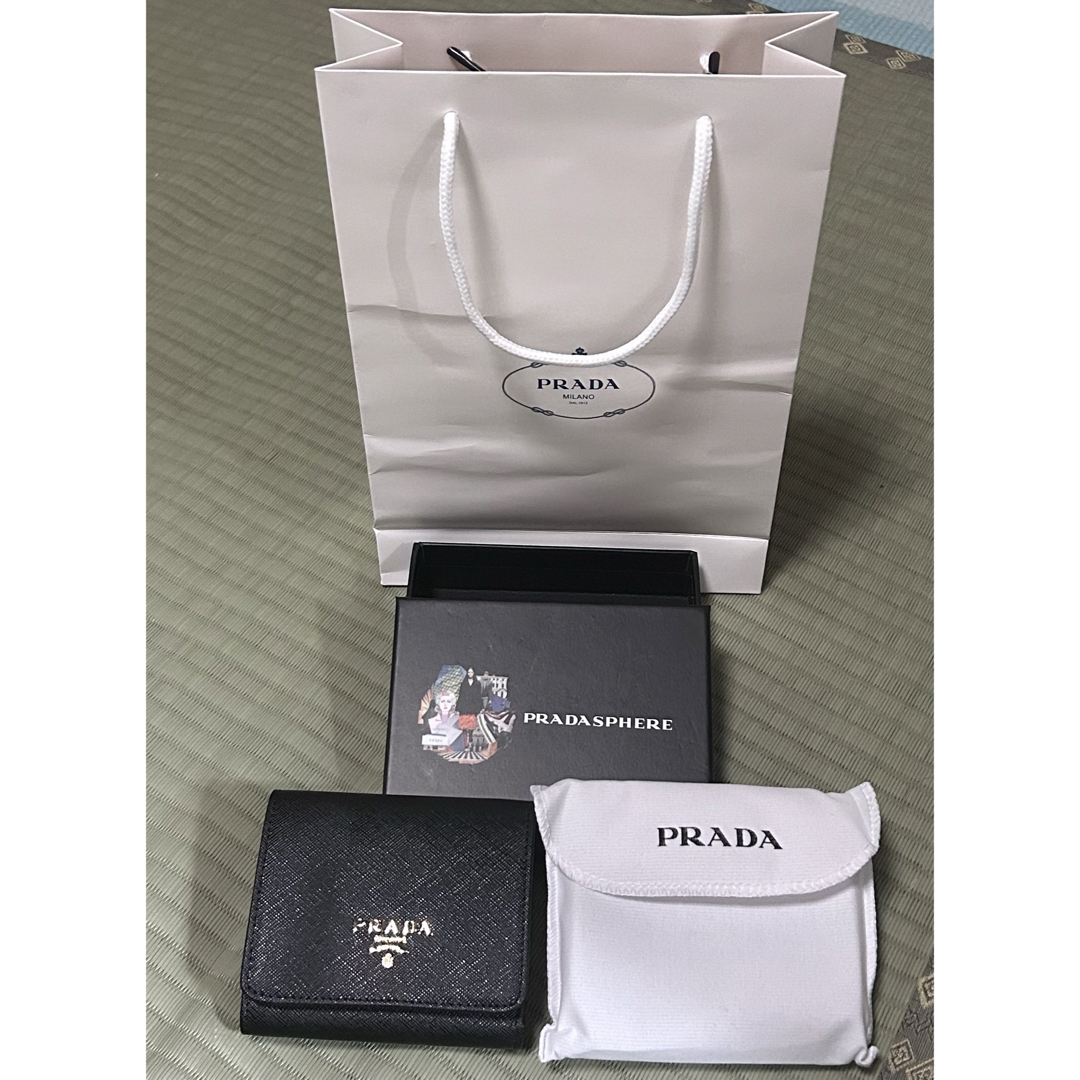 PRADA 三つ折り財布 黒 新品未使用 PRADA 三つ折り財布 黒 新品未使用