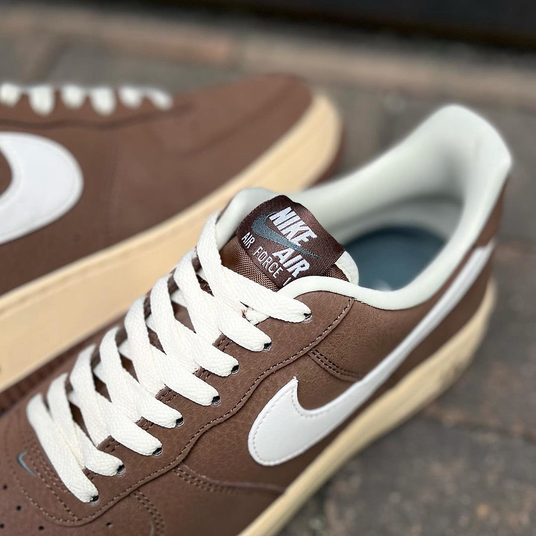 NIKE - 【新品27cm】NIKE エアフォース1ブラウン/ココナッツ NIKE - 【新品27cm】NIKE エアフォース1ブラウン/ココナッツ