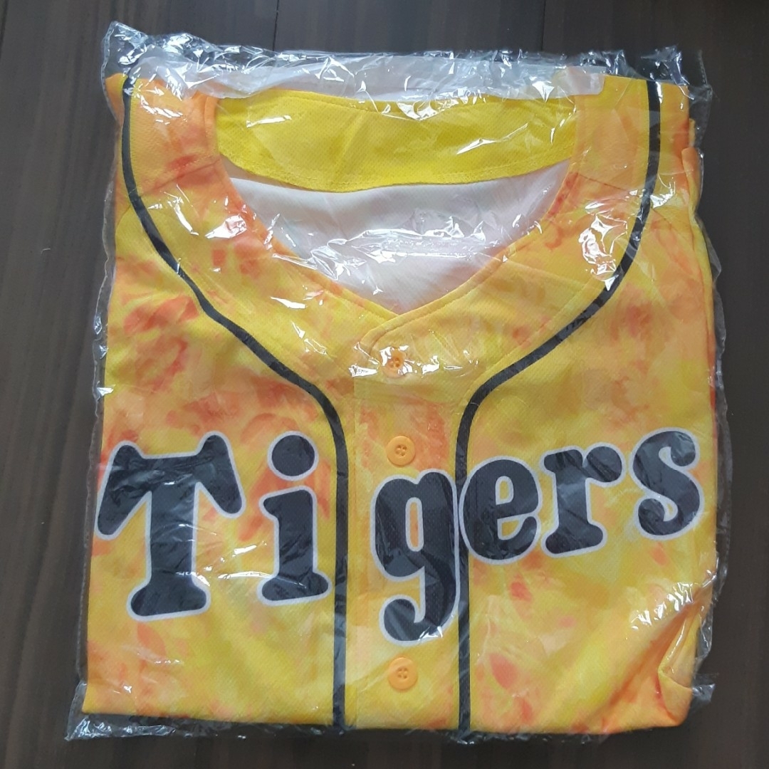 阪神タイガース(ハンシンタイガース)のタイガース限定サードユニフォーム ウル虎イエローユニフォーム スポーツ/アウトドアの野球(ウェア)の商品写真