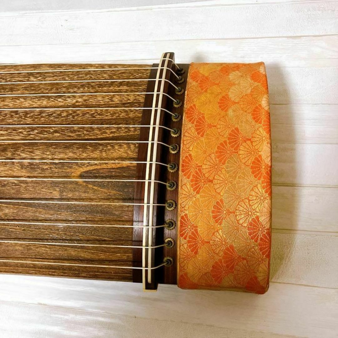 はち お琴 13弦 並甲 すだれ彫り 琴柱、琴台付き - 和楽器 はち お琴 13弦 並甲 すだれ彫り 琴柱、琴台付き - 和楽器