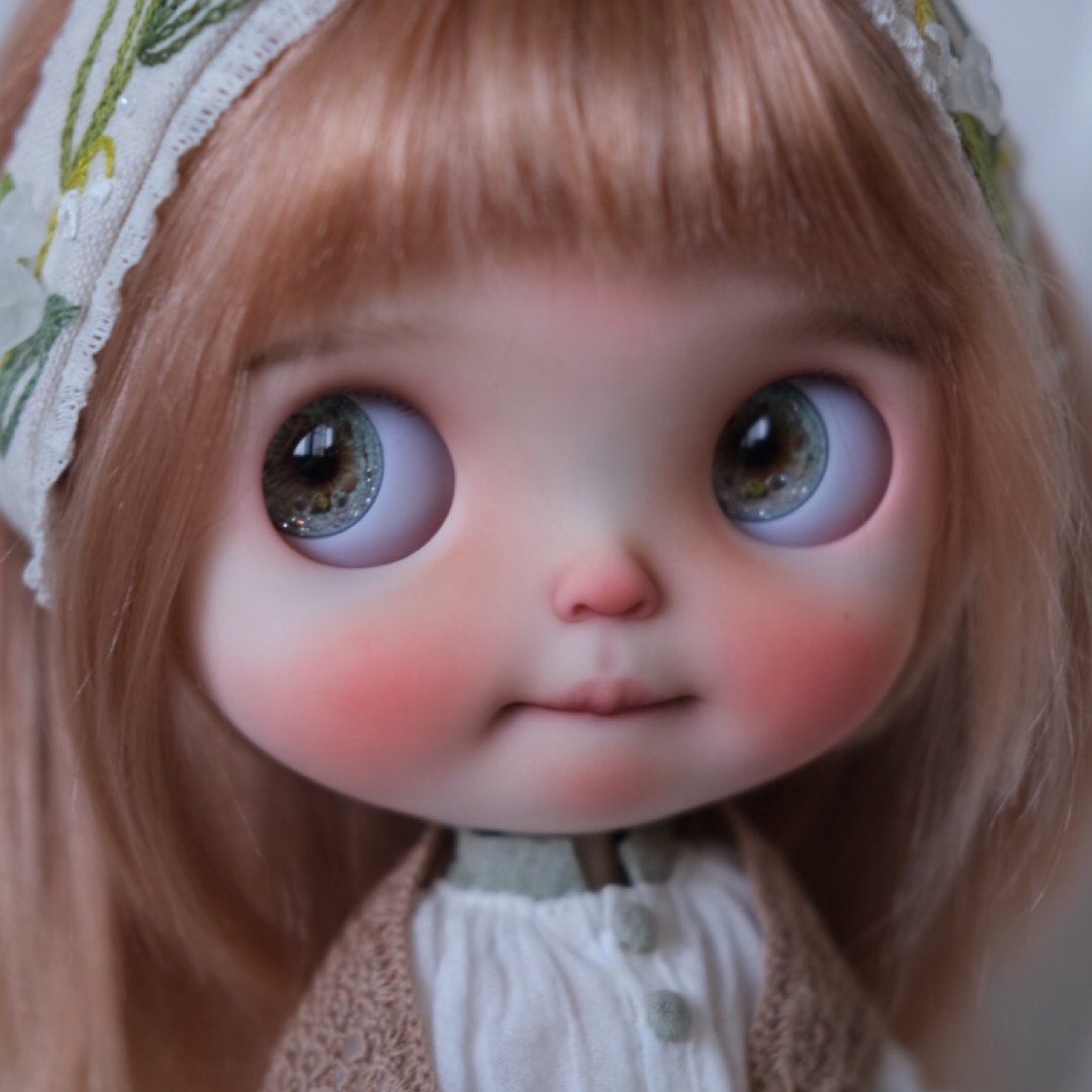 カスタムブライス 海外作家様 恥ずかしがり屋ちゃん 下唇を噛む カスタムブライス 海外作家様 恥ずかしがり屋ちゃん 下唇を噛む