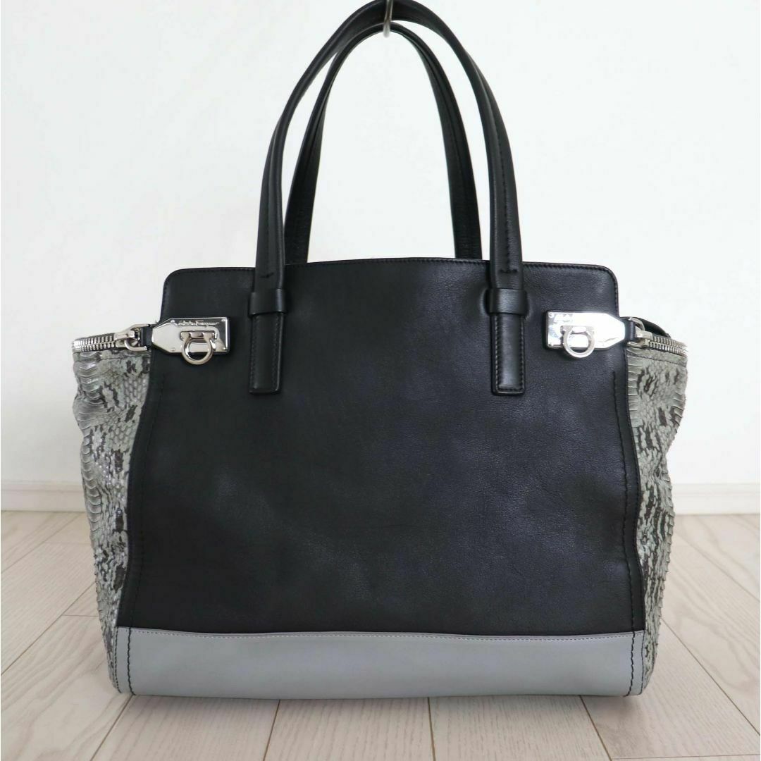 Salvatore Ferragamo - サルヴァトーレフェラガモ アリアンナ ガンチーニ パイソン×レザー バッグ