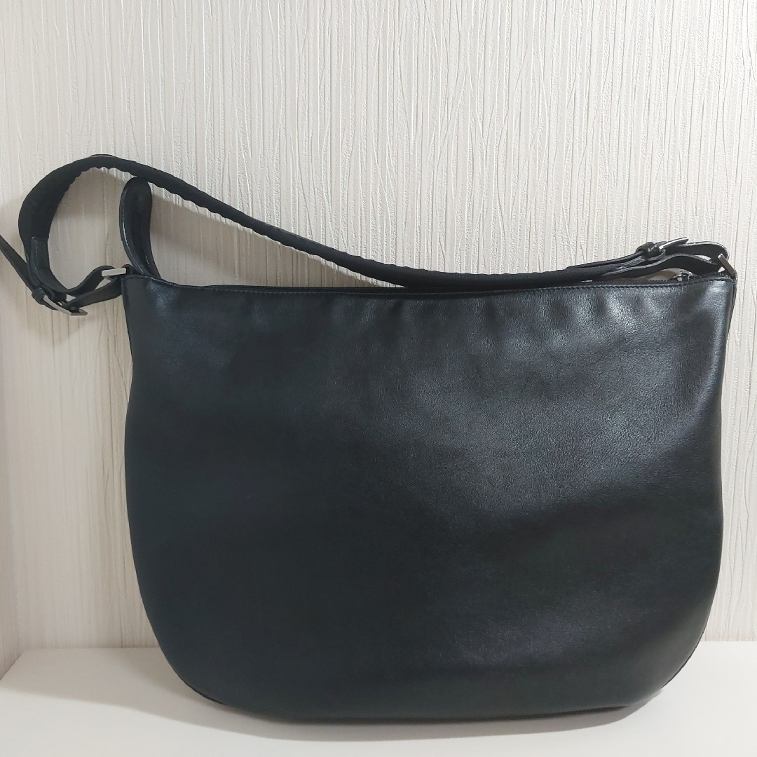GUCCI - グッチ ロゴエンボス ショルダーキャリー GUCCI - グッチ ロゴエンボス ショルダーキャリー