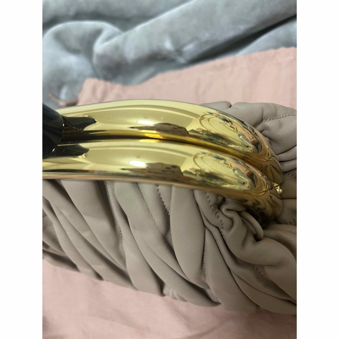 MIU MIU - miumiu ミュウベルナッパレザーショルダー クラッチ MIU MIU - miumiu ミュウベルナッパレザーショルダー クラッチ