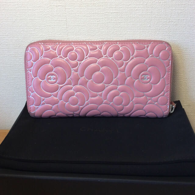 CHANEL(シャネル)の【CHANEL】カメリアエンボスラウンドファスナー長財布/ピンク❤ レディースのファッション小物(財布)の商品写真