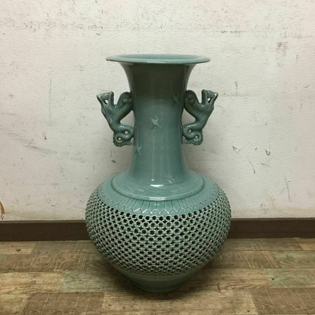真作】青磁大壺 芸泉 青磁壺 高麗青磁 壺 高さ63㎝ 花瓶 透彫 真作】青磁大壺 芸泉 青磁壺 高麗青磁 壺 高さ63㎝ 花瓶 透彫