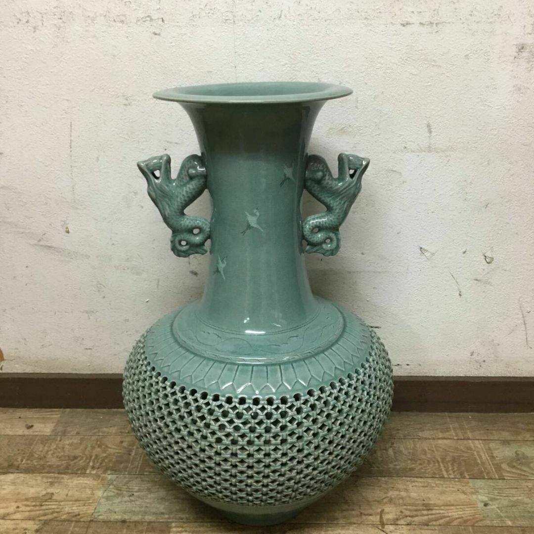 真作】青磁大壺 芸泉 青磁壺 高麗青磁 壺 高さ63㎝ 花瓶 透彫 真作】青磁大壺 芸泉 青磁壺 高麗青磁 壺 高さ63㎝ 花瓶 透彫