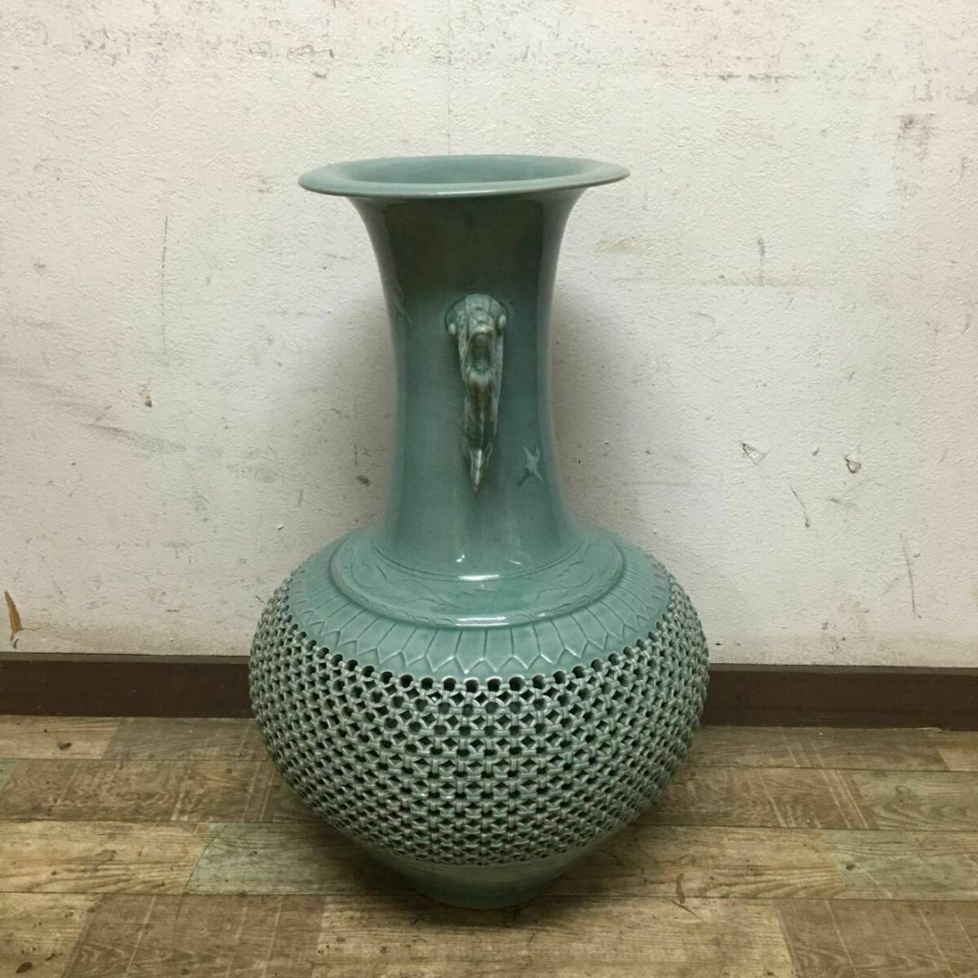 真作】青磁大壺 芸泉 青磁壺 高麗青磁 壺 高さ63㎝ 花瓶 透彫 真作】青磁大壺 芸泉 青磁壺 高麗青磁 壺 高さ63㎝ 花瓶 透彫