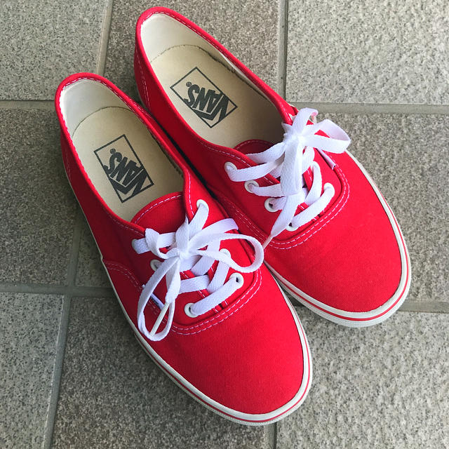 VANS(ヴァンズ)のvans♡赤オーセンティック♡ レディースの靴/シューズ(スニーカー)の商品写真