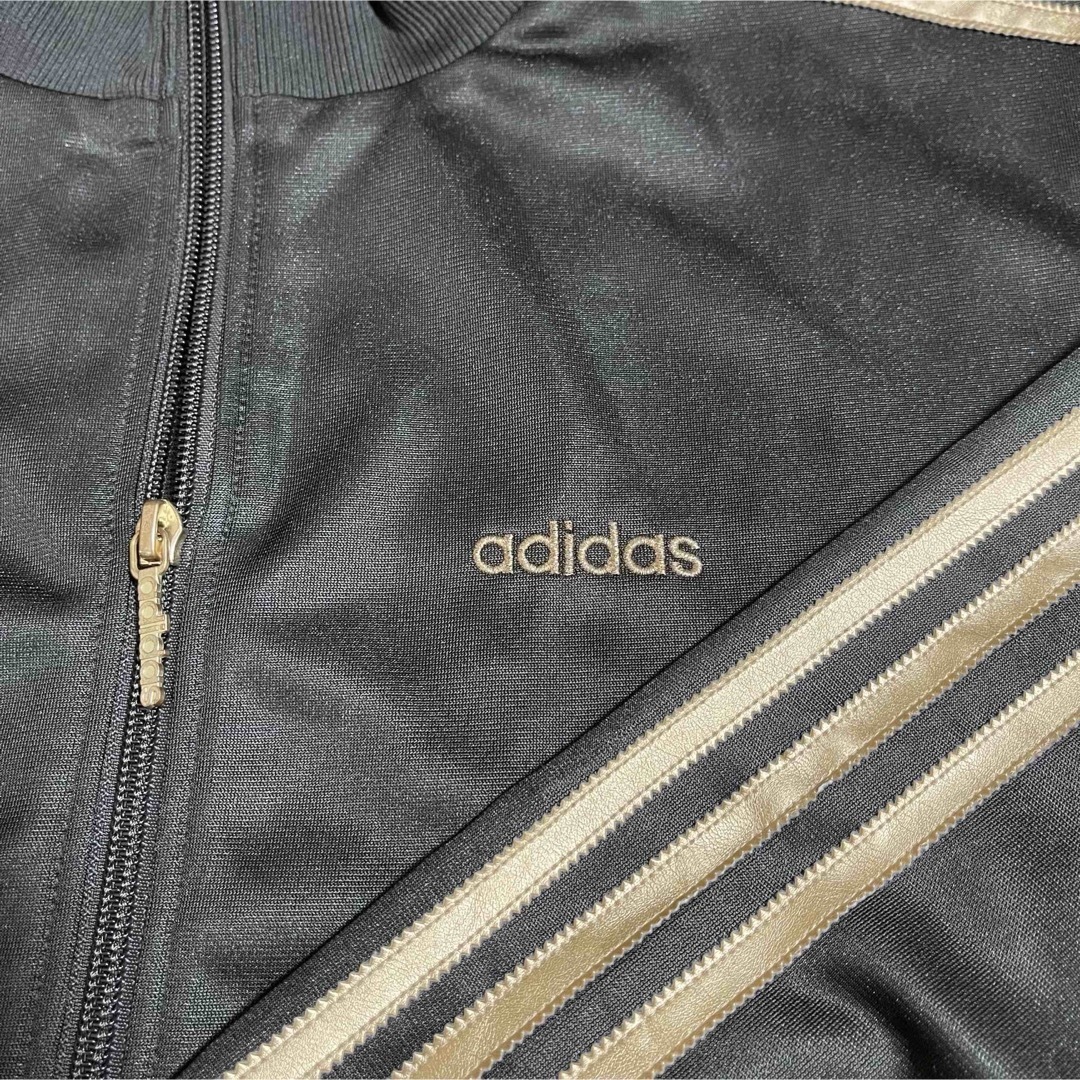 adidas - 美品カーキ】アディダス刺繍トラックジャケット古着 adidas - 美品カーキ】アディダス刺繍トラックジャケット古着