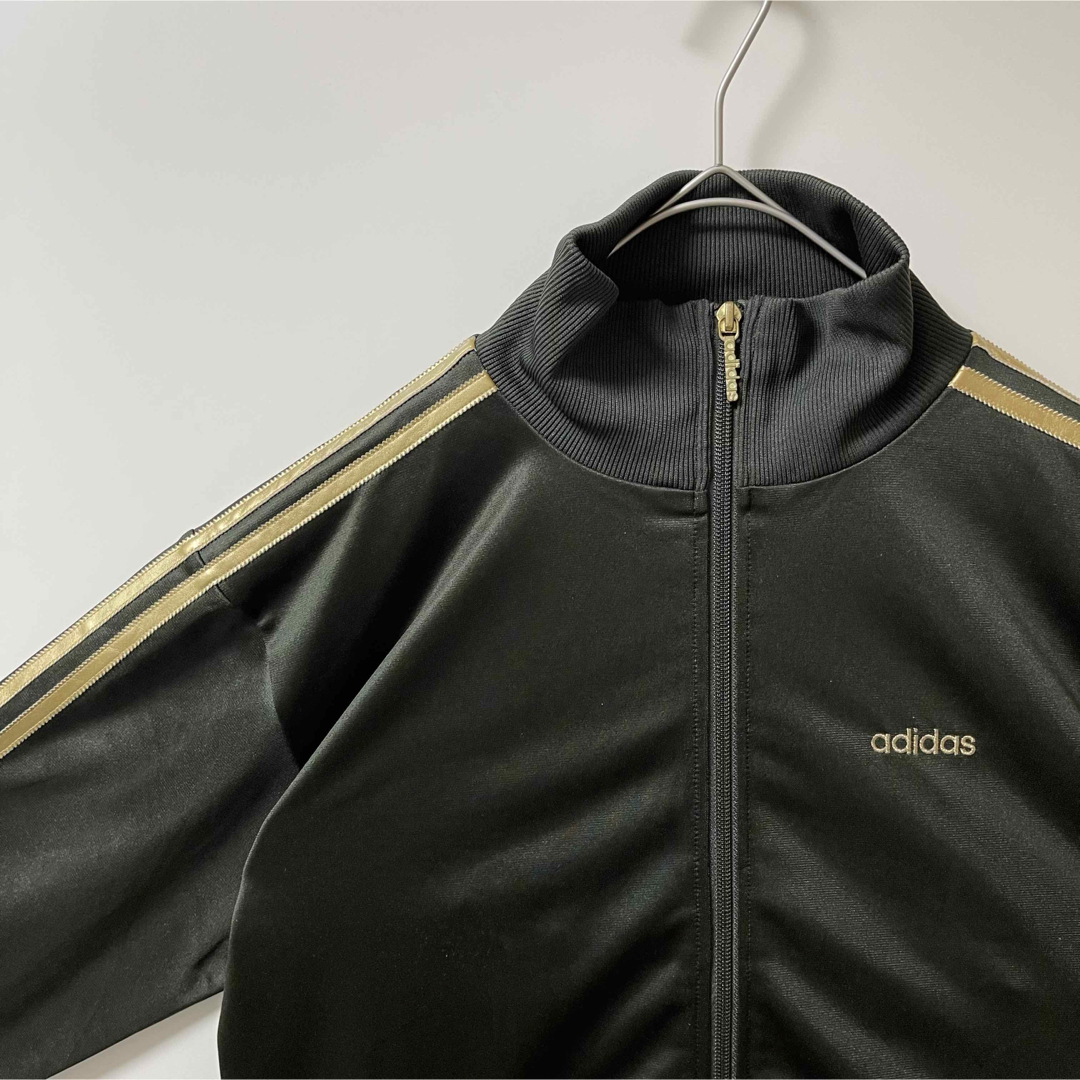 adidas - 美品カーキ】アディダス刺繍トラックジャケット古着 adidas - 美品カーキ】アディダス刺繍トラックジャケット古着