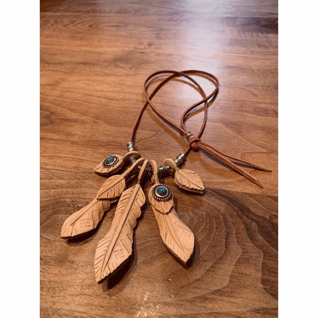 革フェザー ネックレスの通販 by independent_leather's shop 革フェザー ネックレスの通販 by independent_leather's shop