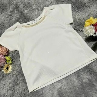 ナチュラルビューティーベーシック(NATURAL BEAUTY BASIC)の【NATURAL BEAUTY BASIC】ビジュー付きカットソー　(M)(Tシャツ(半袖/袖なし))