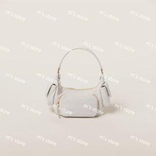 ミュウミュウ(MIU MIU)の新品 miumiu ミュウミュウ ナッパレザー ポケットバッグ ホワイト(ハンドバッグ)