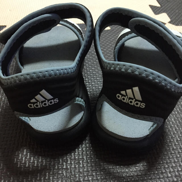 adidas(アディダス)のadidas キッズサンダル 15.0cm キッズ/ベビー/マタニティのキッズ靴/シューズ(15cm~)(サンダル)の商品写真