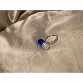 お薬 リング <白×サファイア>(リング)