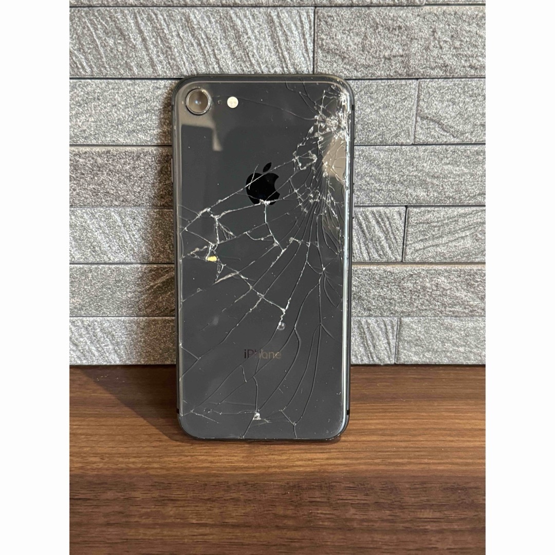 iPhone8 64GB ジャンク　使用可能　アイフォン8 ブラック　背面ヒビ iPhone 8 64GB ブラック 背面ひび割れ
